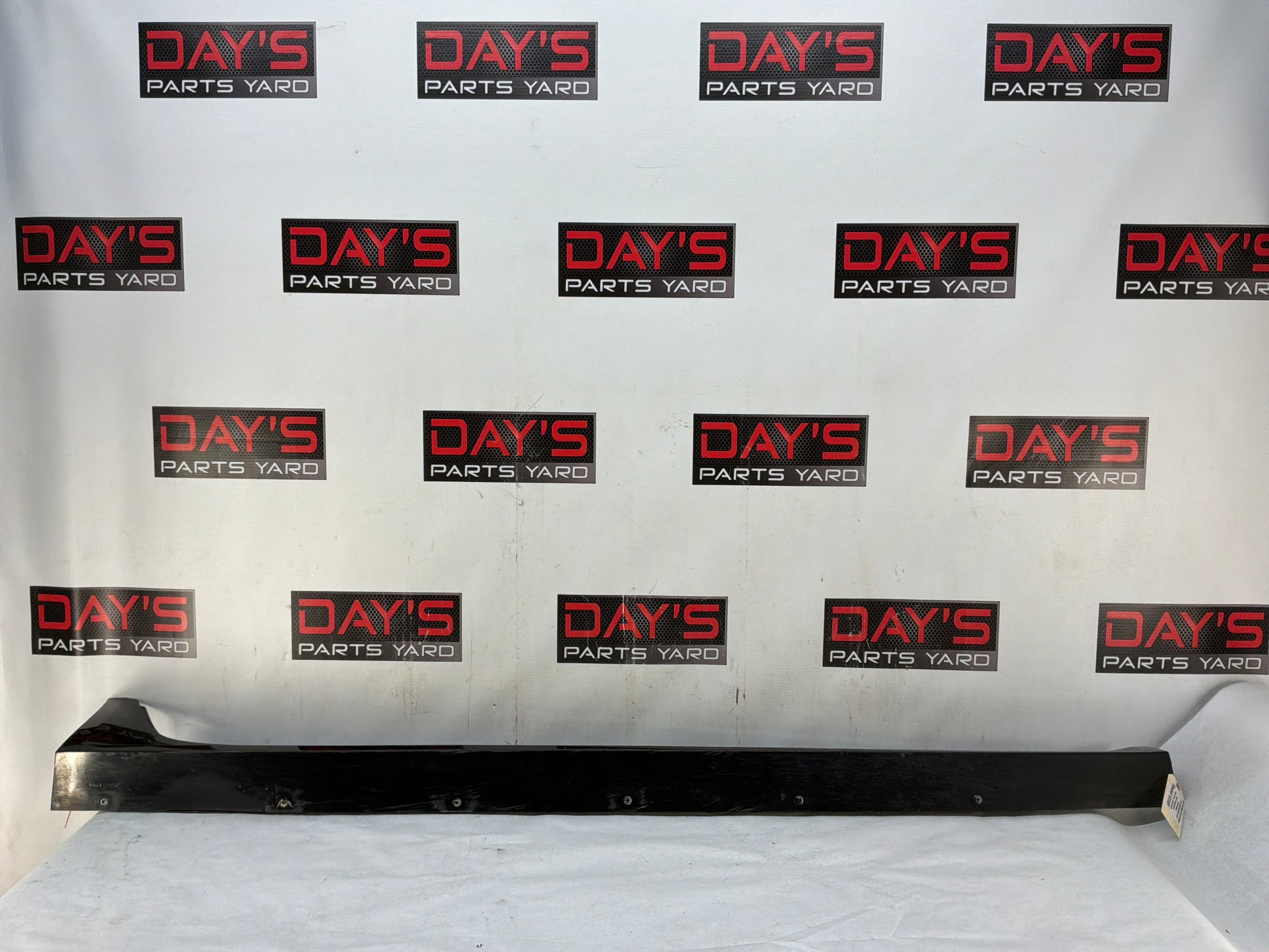 Rh rocker - Day's Parts Yard