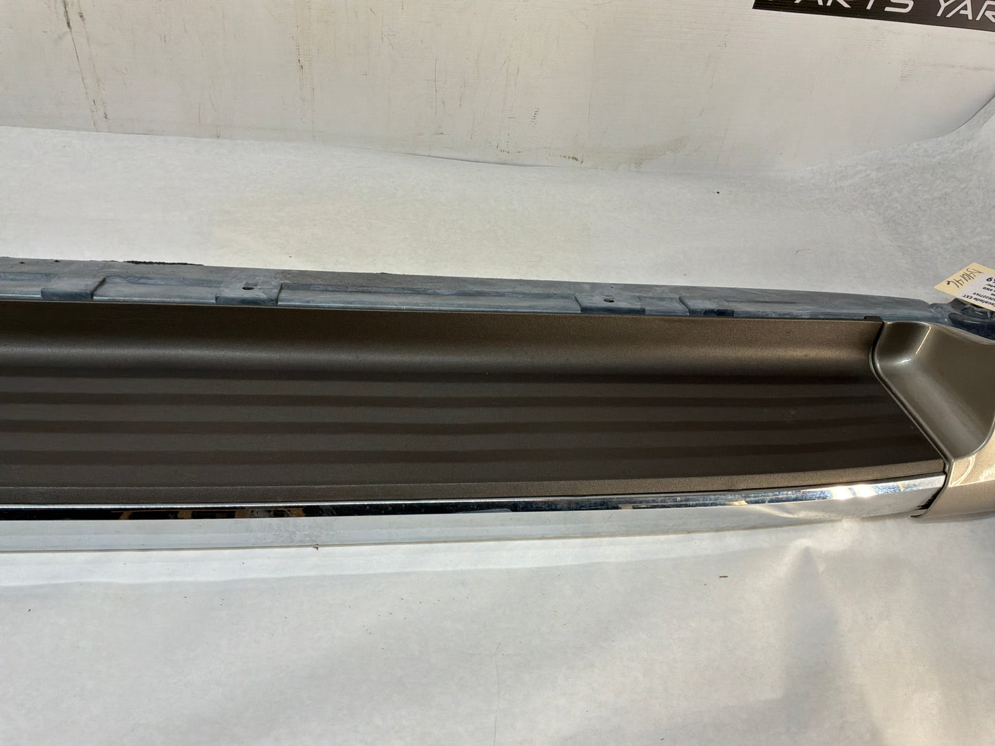 2002 Cadillac Escalade EXT RH Passenger Running Board OEM