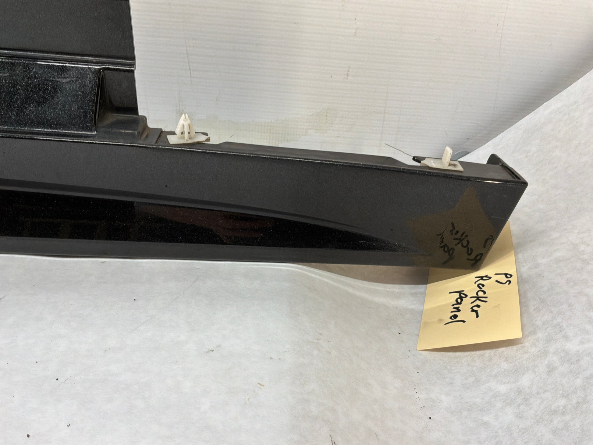 Rh rocker - Day's Parts Yard