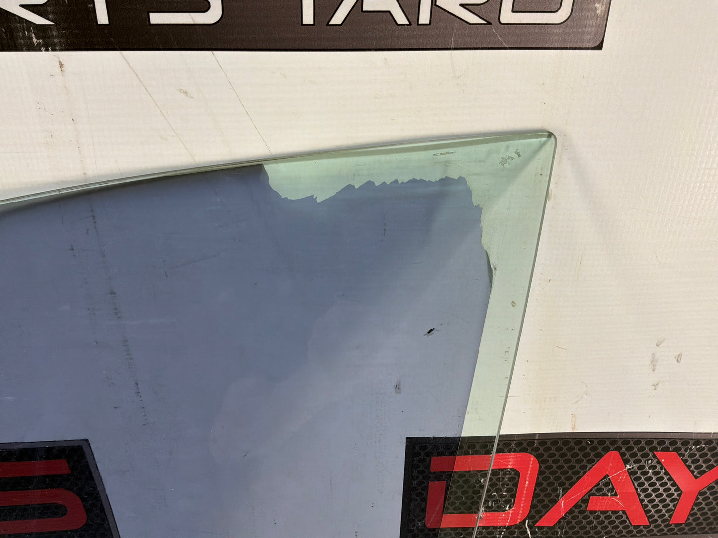 2008 Pontiac G8 GT LH Driver Front Door Window Glass OEM