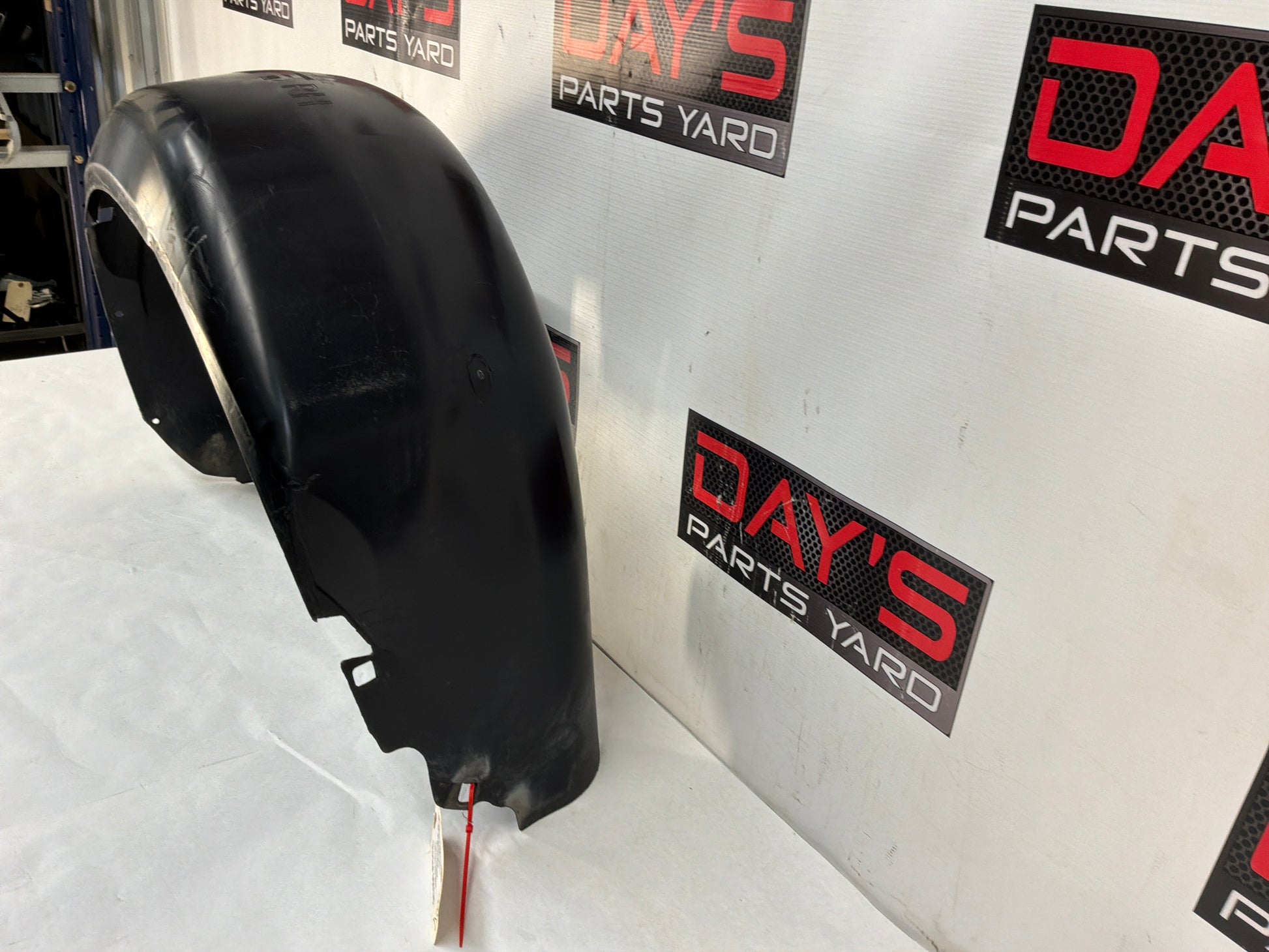 Rh rear wheel liner - Day's Parts Yard