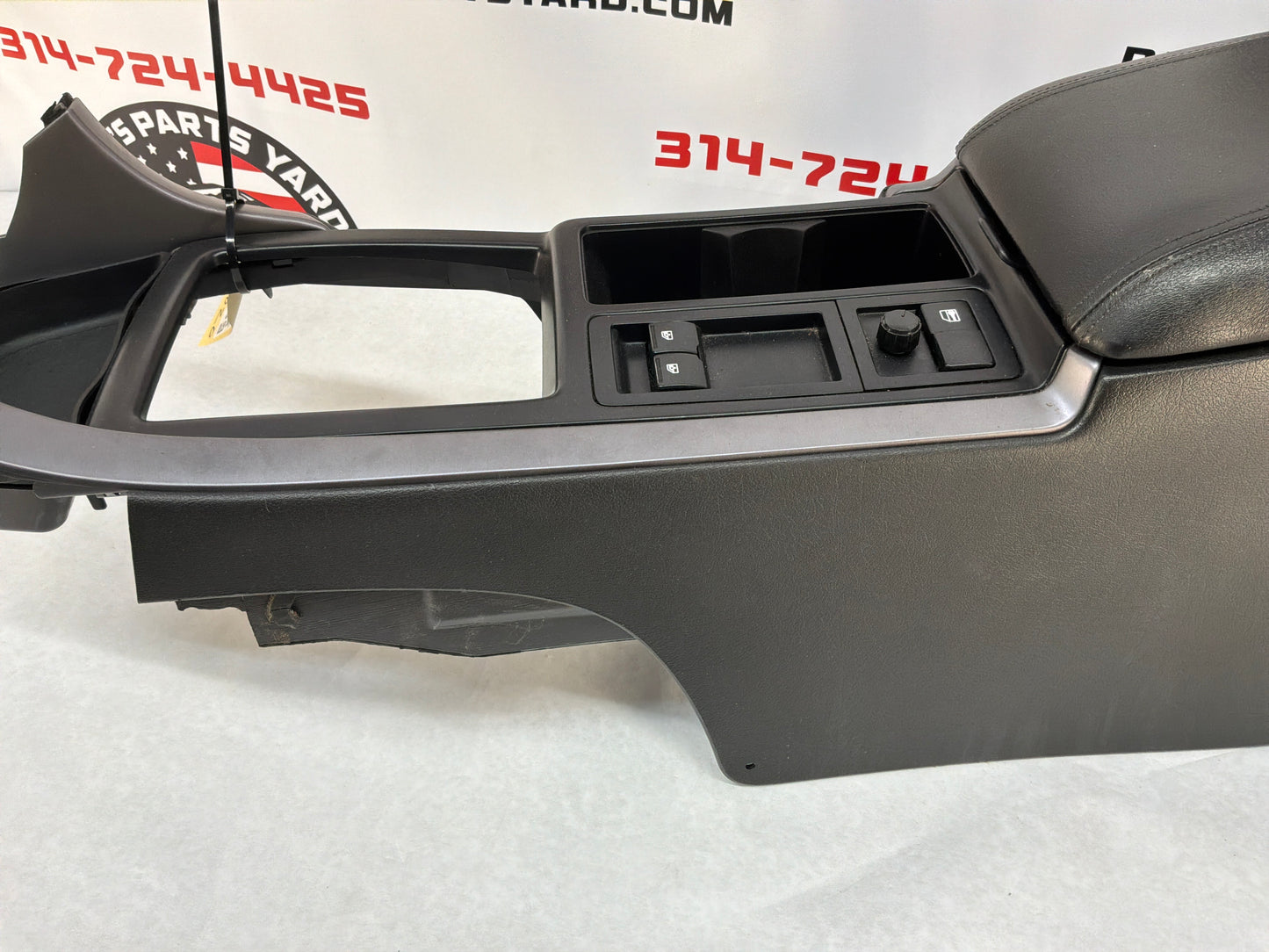 2006 Pontiac GTO Center Console Arm Rest Assembly OEM