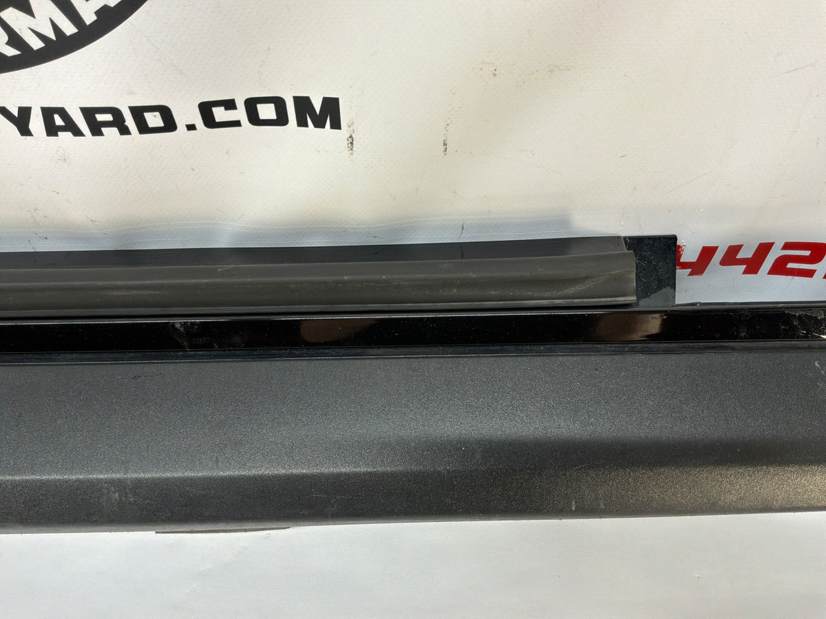 2013 Chevy Camaro ZL1 RH Passenger Rocker Molding Side Skirt Panel OEM