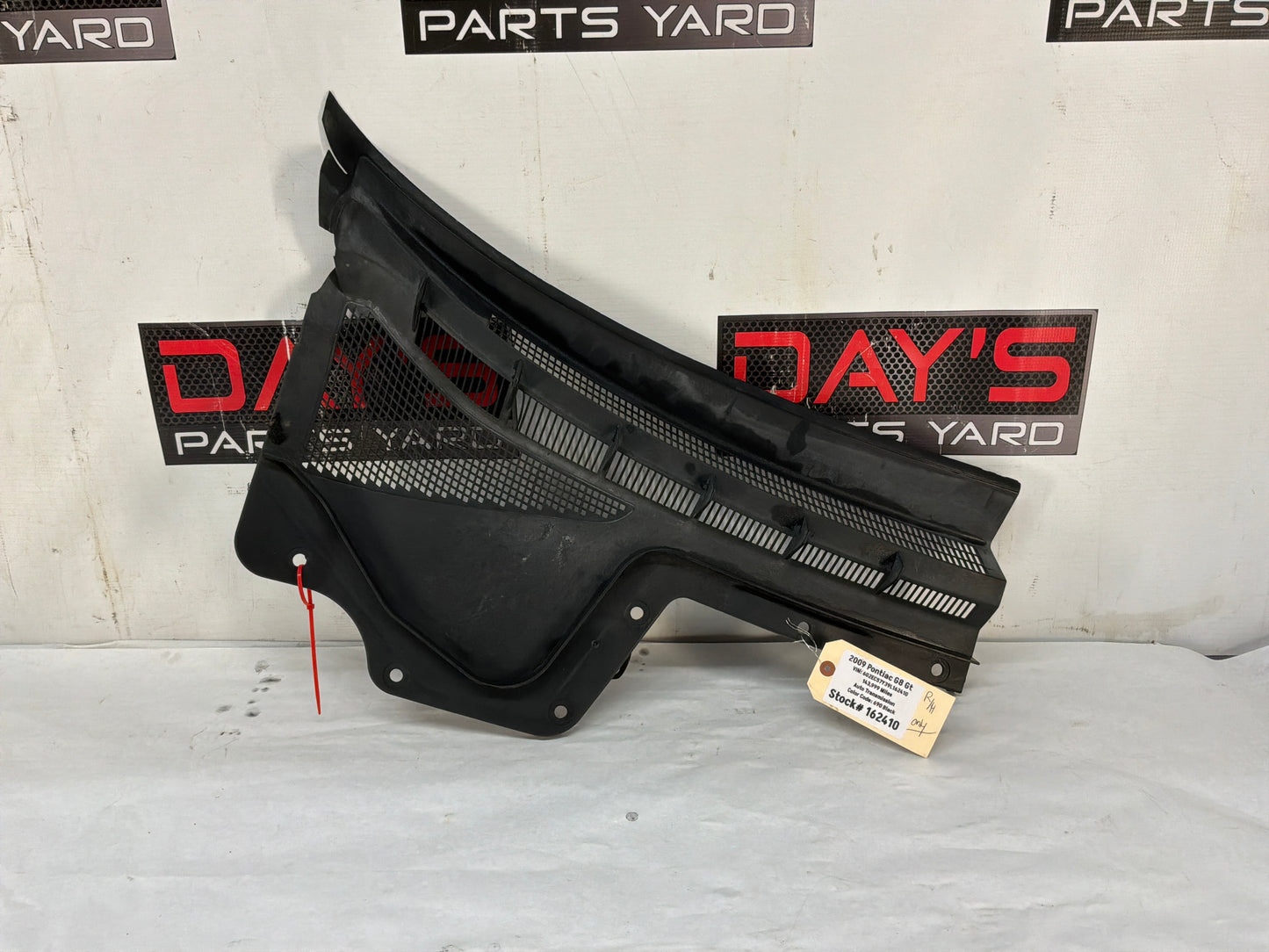 Rh cowl - Day's Parts Yard