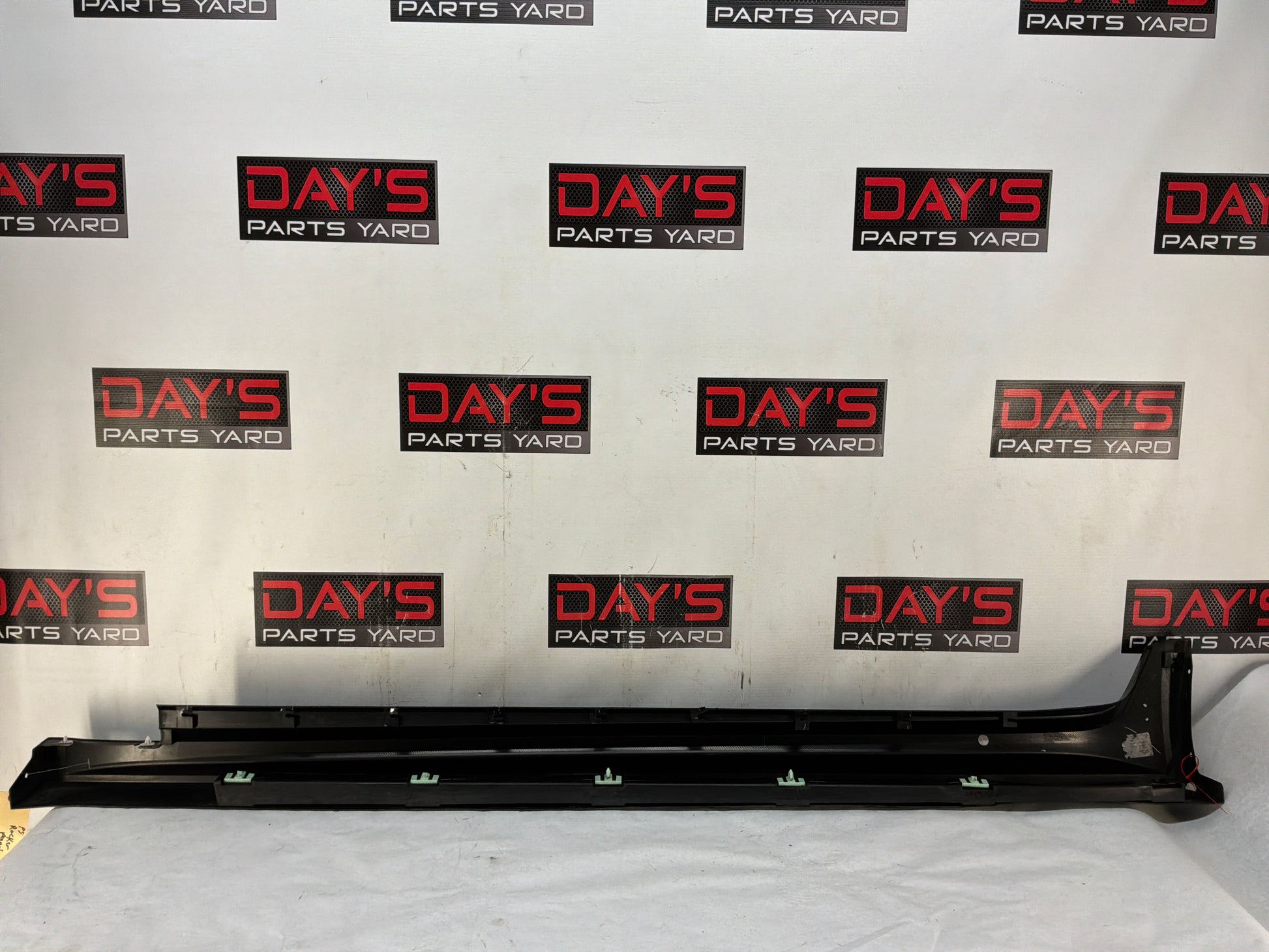 Rh rocker - Day's Parts Yard