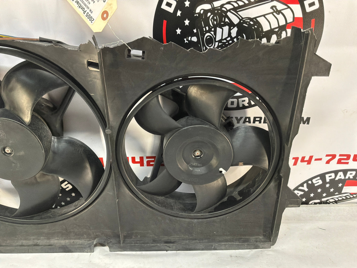 2005 Pontiac GTO Dual Electric Radiator Cooling Fans Shroud Assembly OEM