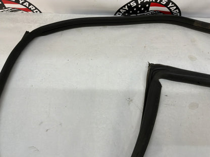 2014 Chevy Camaro SS LH Driver Door Body Weather Strip Seal OEM