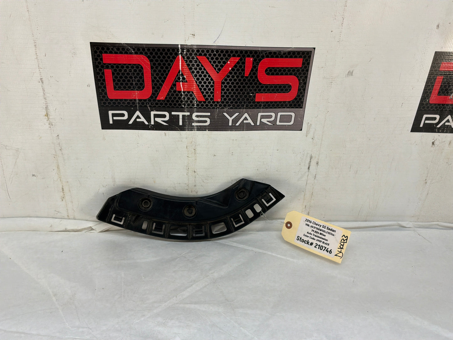 2016 Chevy SS Sedan RH Passenger Tail Light Taillight Bracket OEM