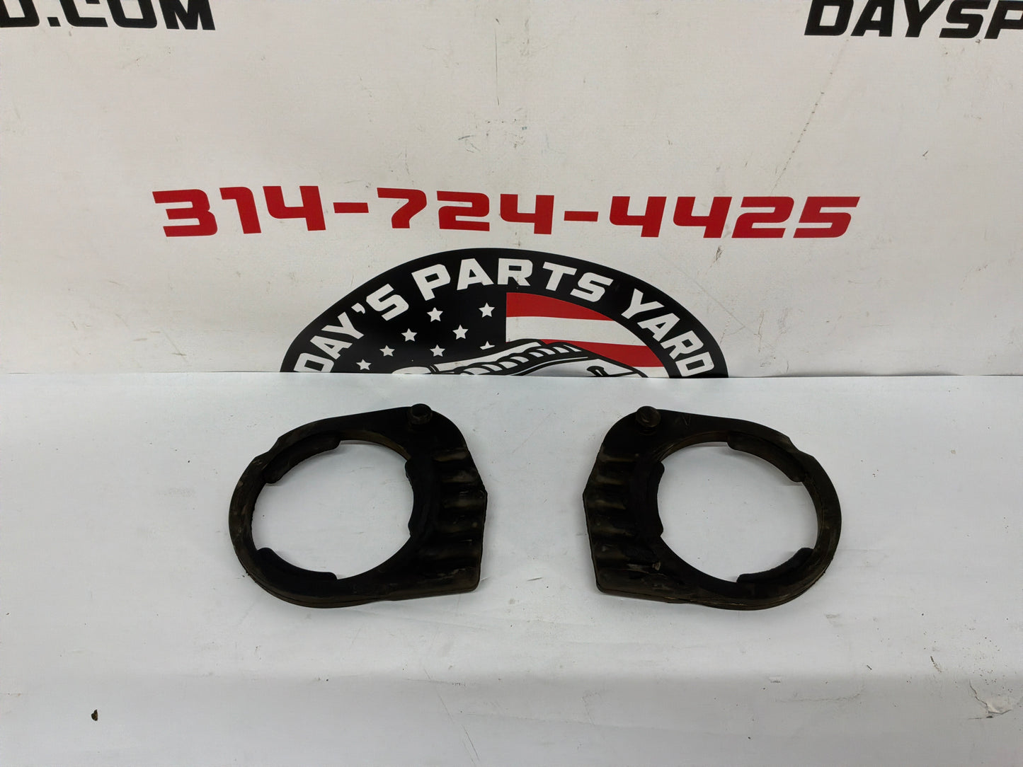 2008 Pontiac G8 GT Rear Suspension Cradle Rubber Isolators Set OEM