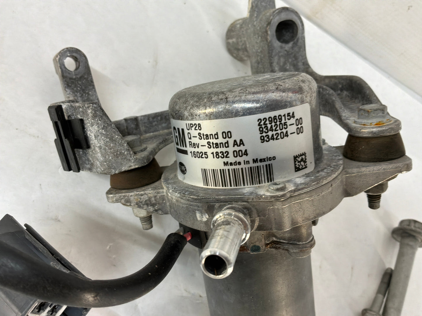 2016 Cadillac ATS-V Coupe Engine Vacuum Pump w/ Bracket OEM