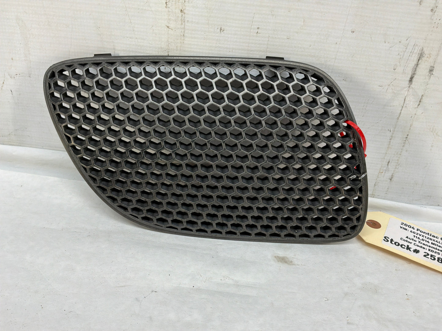 2004 Pontiac GTO RH Passenger Front Bumper Upper Kidney Grille OEM