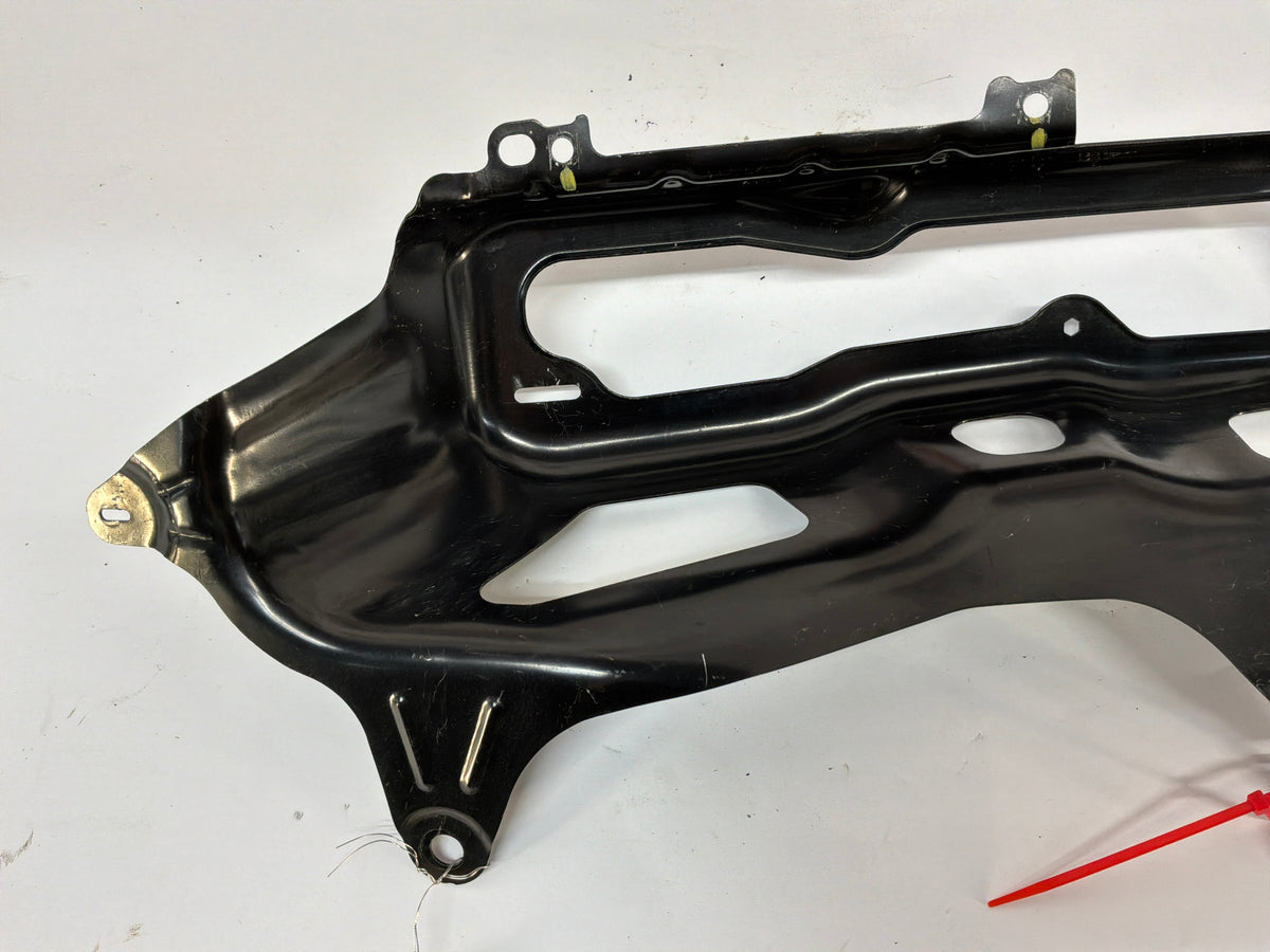 2015 Chevy Camaro SS 1LE RH Passenger Taillight Tail Light Mounting Bracket Frame Brace OEM