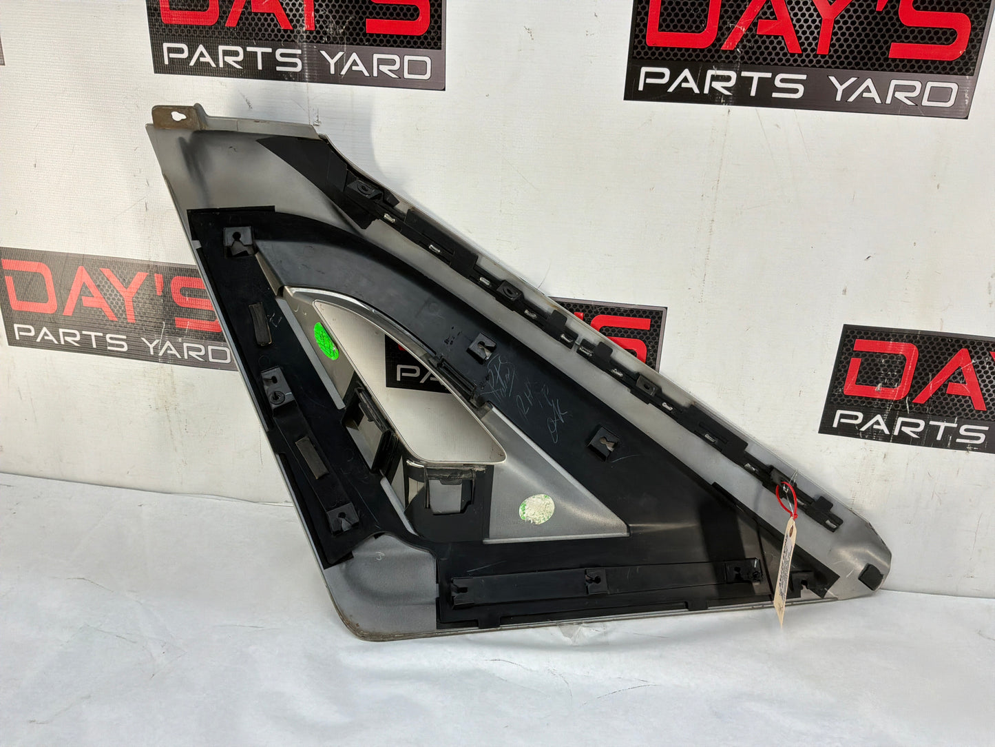 2002 Cadillac Escalade EXT RH Passenger Outer Trim Panel Sail Cladding OEM