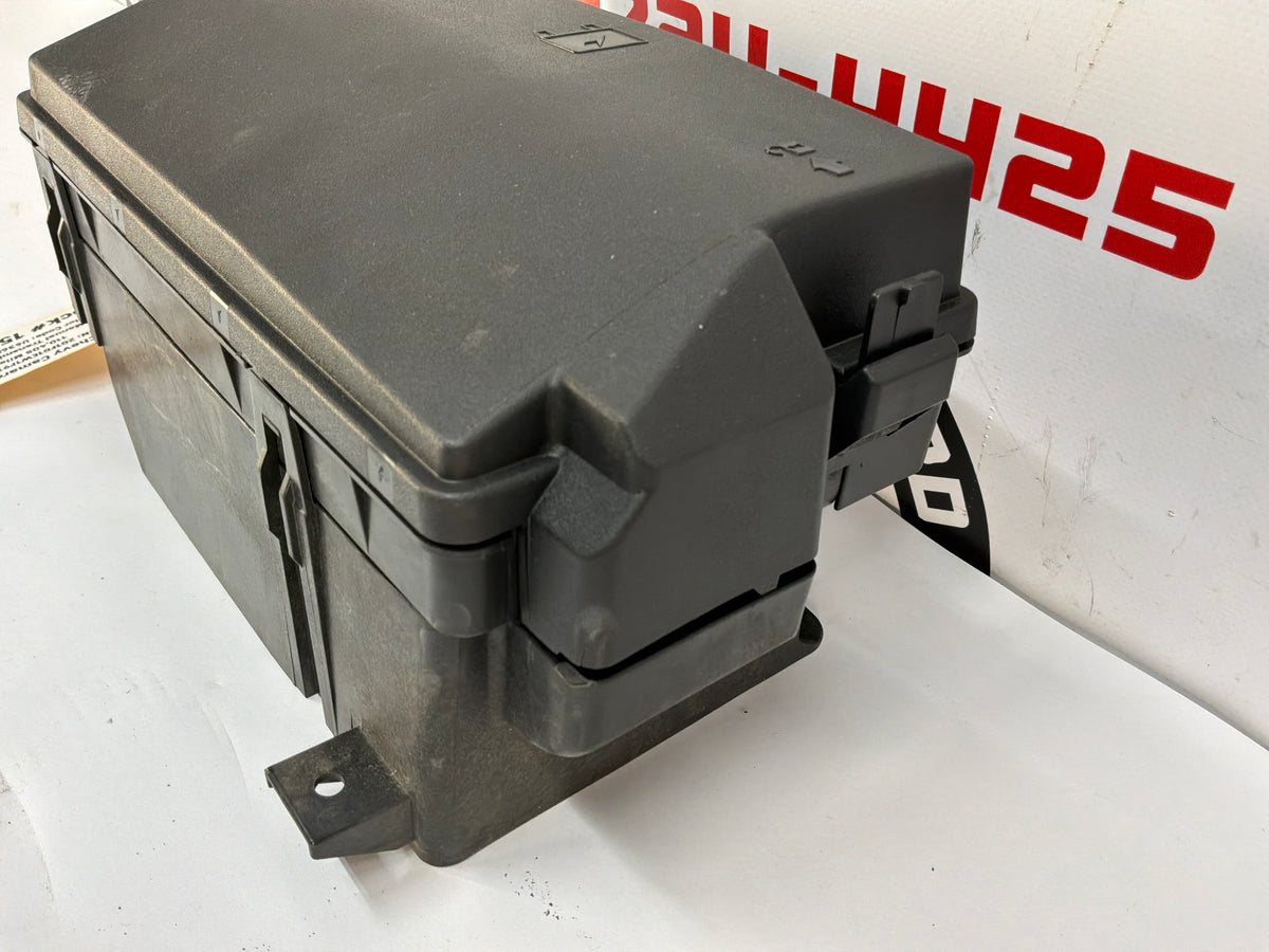 2015 Chevy Camaro SS 1LE Engine Bay Accessory Wiring Junction Fuse Relay Box Block OEM