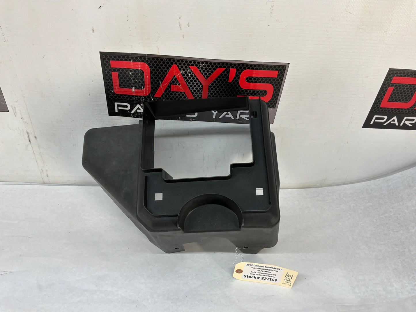2002 Cadillac Escalade EXT Motor Engine Fuse Relay Box Cover Trim OEM