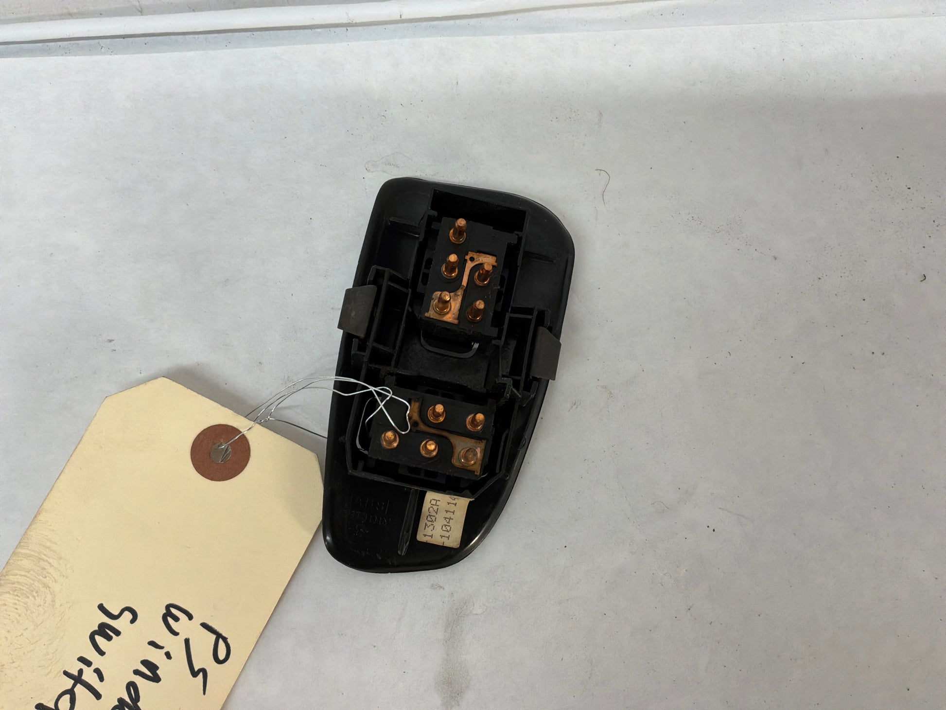 Rh door switch - Day's Parts Yard