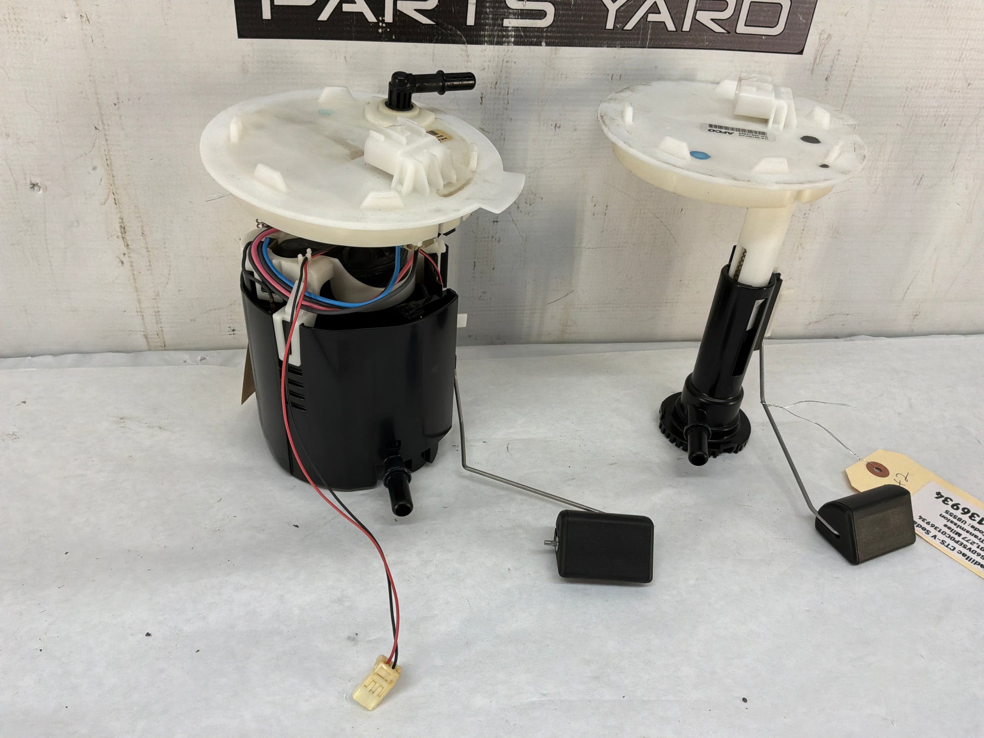 Fuel pump w level - Day's Parts Yard