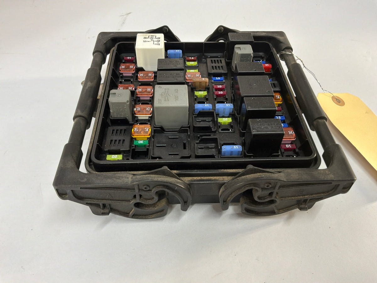 2014 Chevy SS Sedan Engine Bay Fuse Relay Wiring Wire Harness Junction Box Block OEM