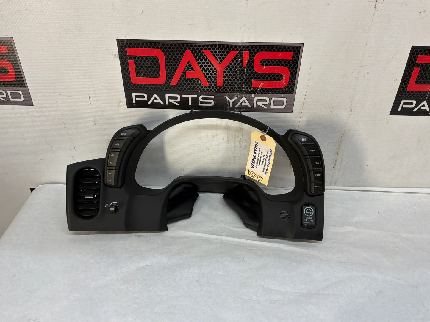Speedometer bezel - Day's Parts Yard