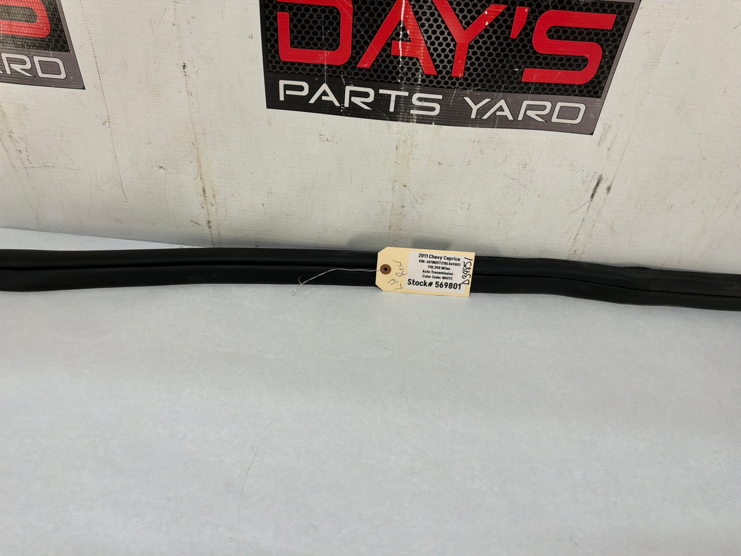 Lh rear door weather strip - Day's Parts Yard