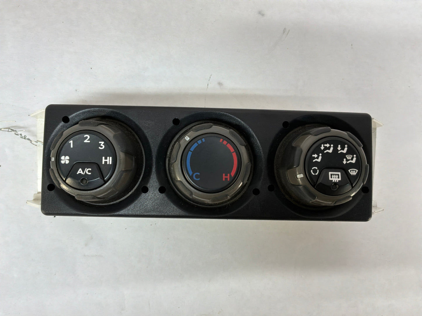 2004 Pontiac GTO HVAC Dash Climate Control Unit Panel Switch Button OEM