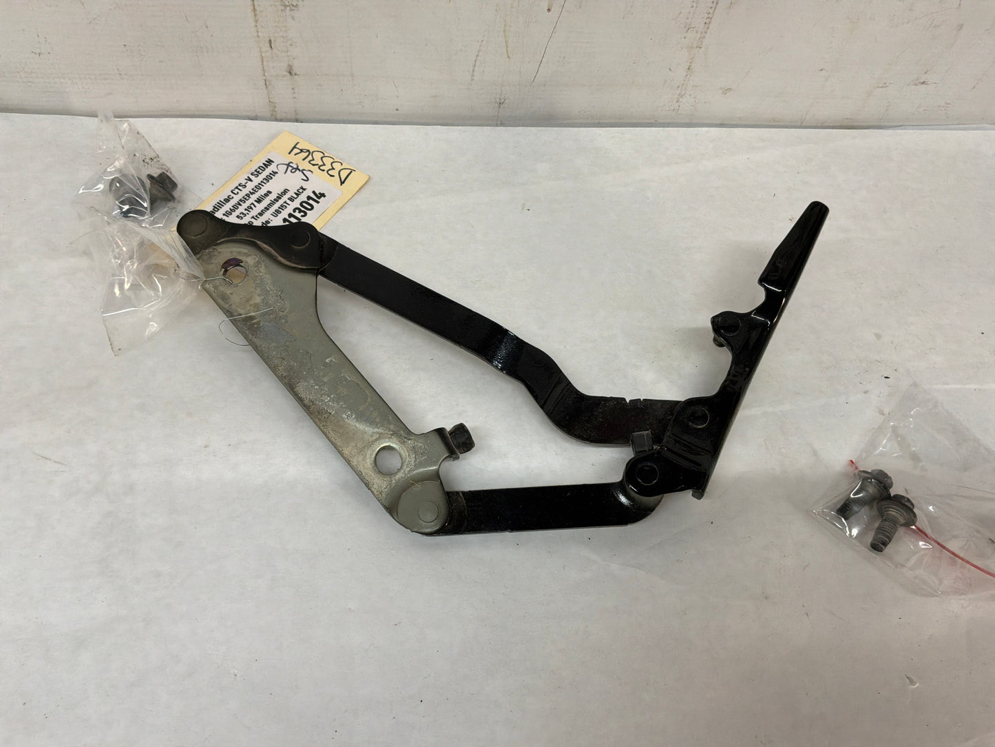 Trunk hinges - Day's Parts Yard