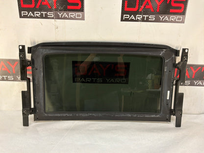 Front sunroof glass - Day's Parts Yard