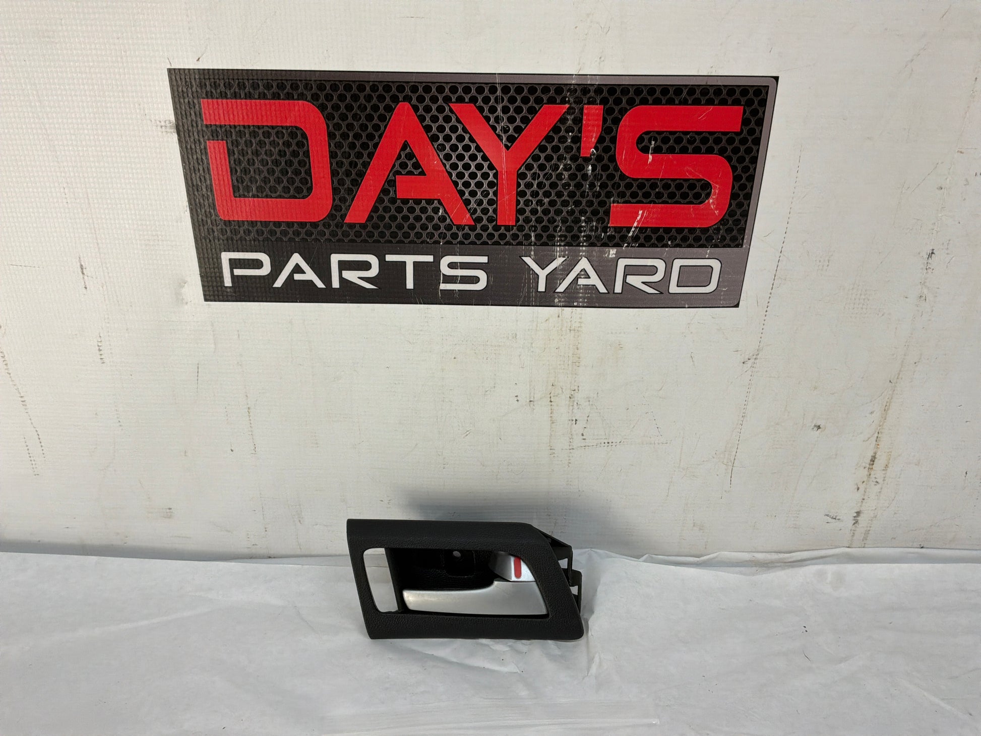 Rear rh door handle - Day's Parts Yard