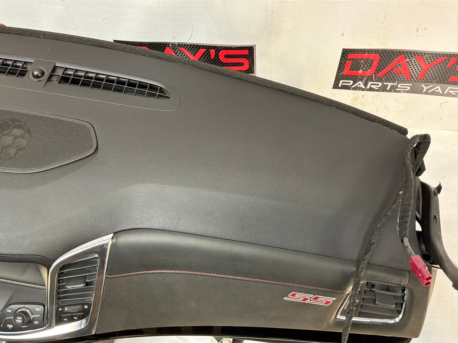 Dash and center console - Day's Parts Yard
