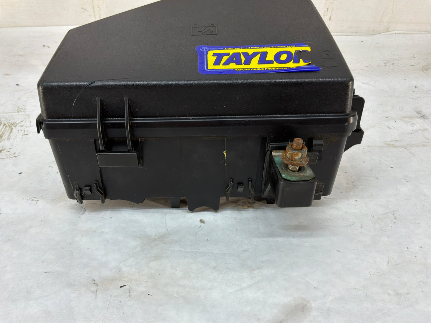 2008 Pontiac G8 GT Engine Bay Fuse Relay Wiring Junction Block Box Cover Lid OEM