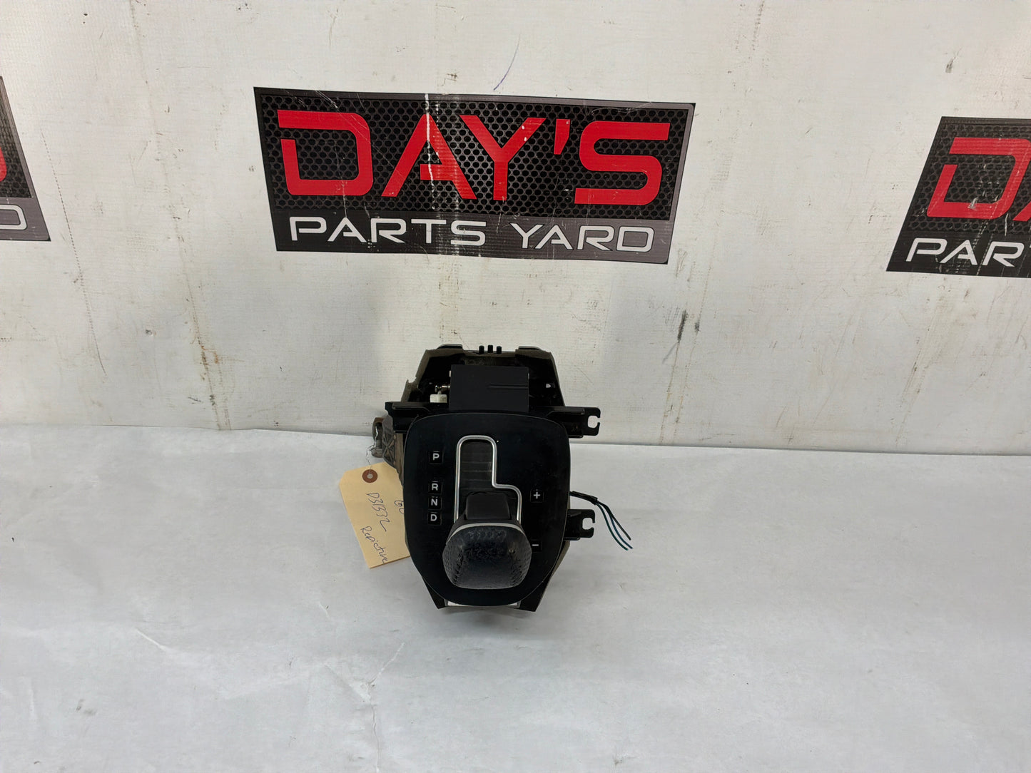2009 Pontiac G8 Automatic Gear Selector Shifter Assembly OEM - Day's Parts Yard