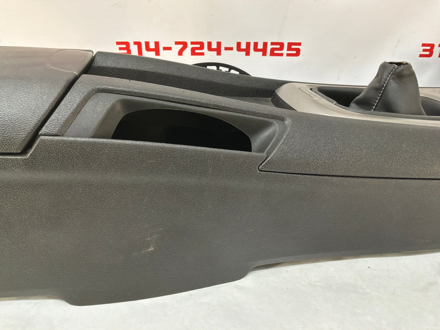 2014 Chevy Camaro SS Manual Transmission Center Console Armrest w/ Boot & Shifter Knob  OEM