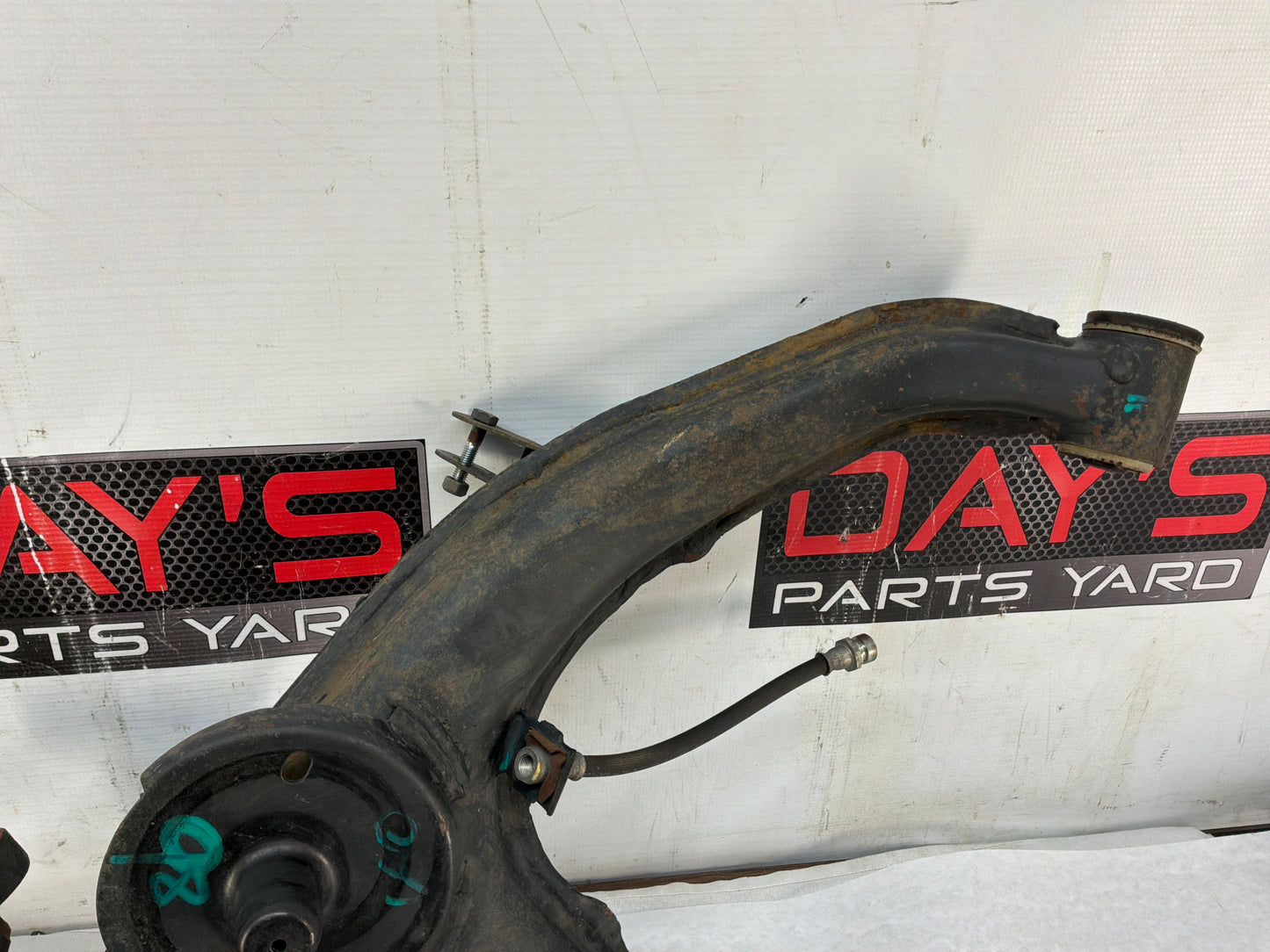 2006 Pontiac GTO RH Passenger Rear Suspension Spindle Hub Knuckle Control Arm OEM