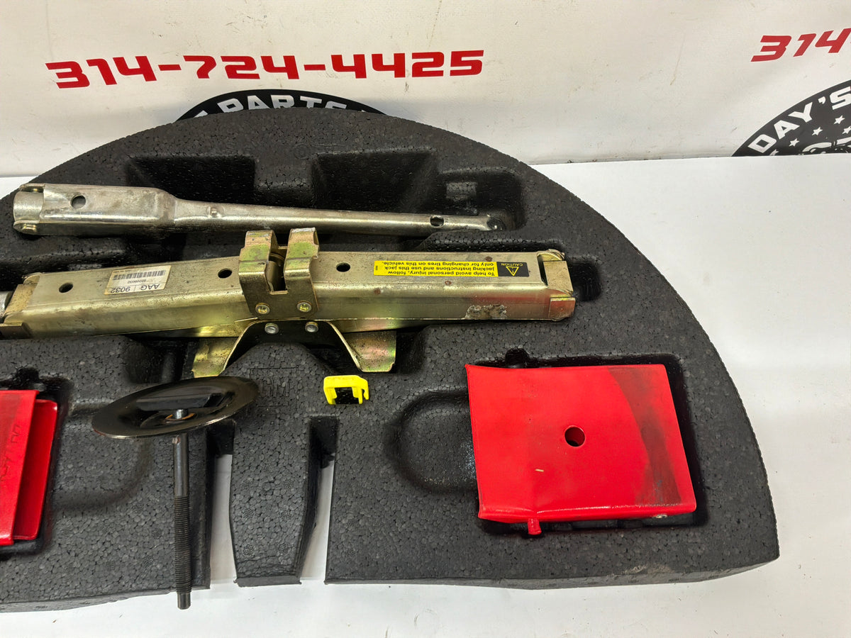 2006 Pontiac GTO Emergency Spare Tire Jack Tool Kit OEM