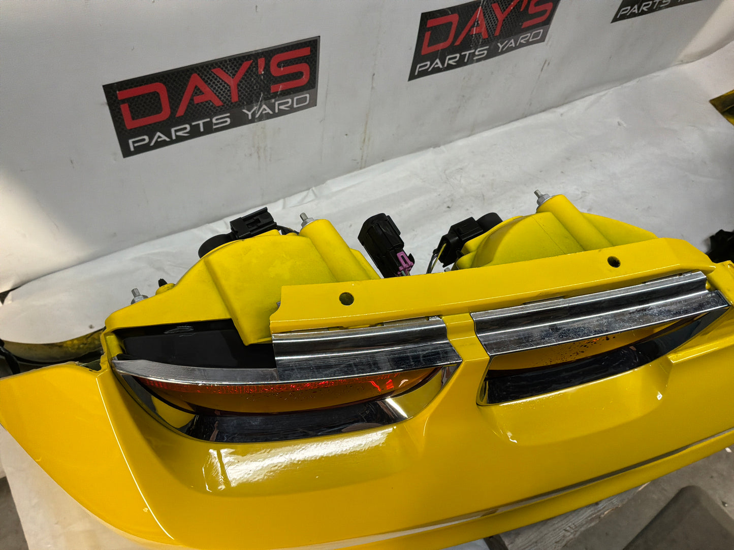 Complete rear bumper - Day's Parts Yard