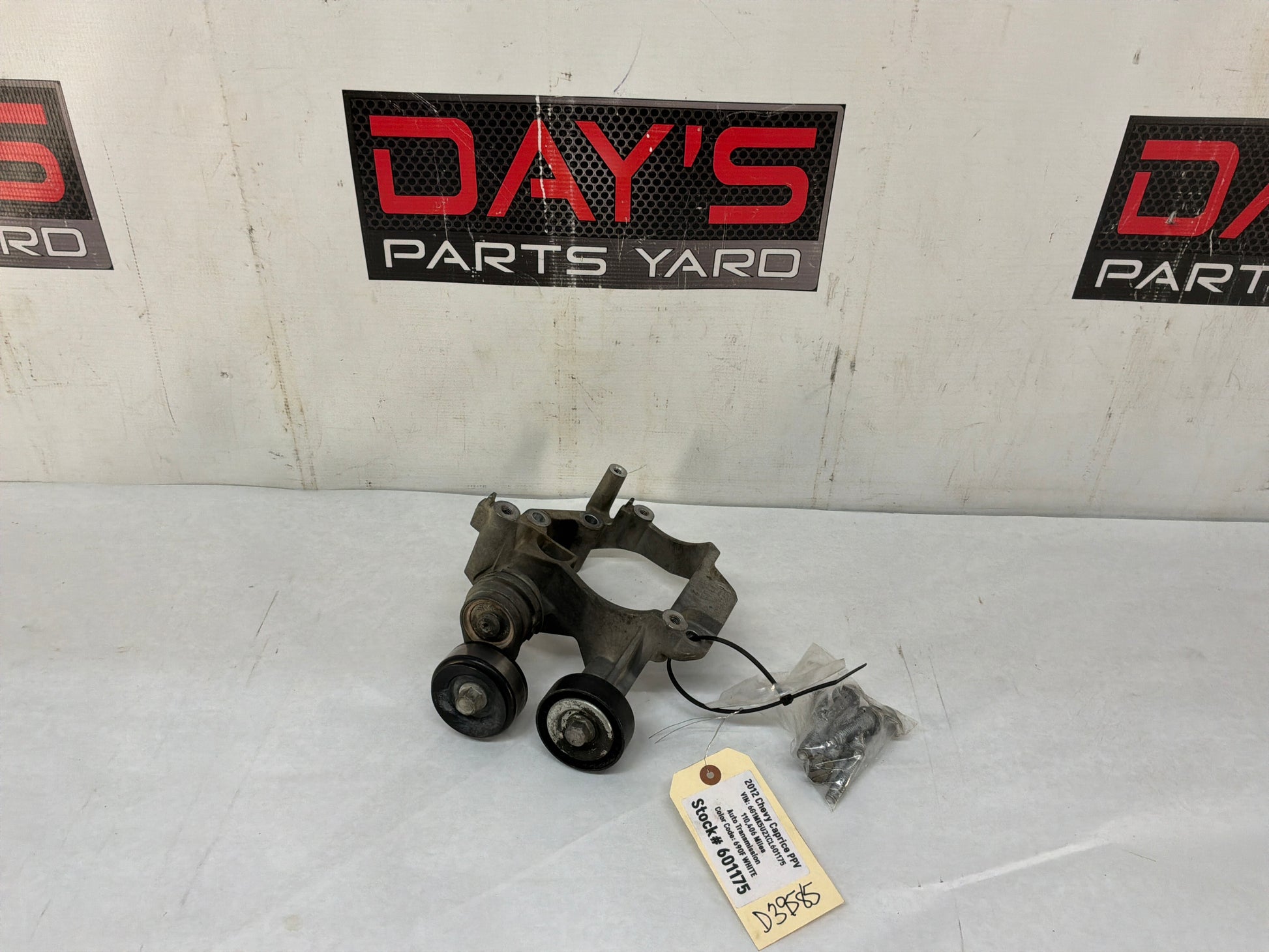 Ac compressor bracket - Day's Parts Yard