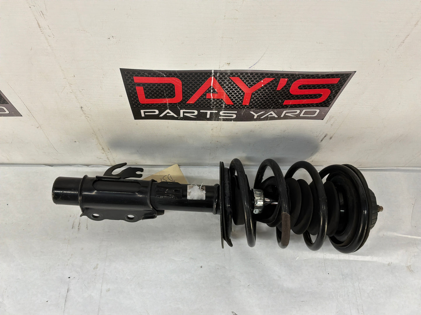 Lh front strut - Day's Parts Yard
