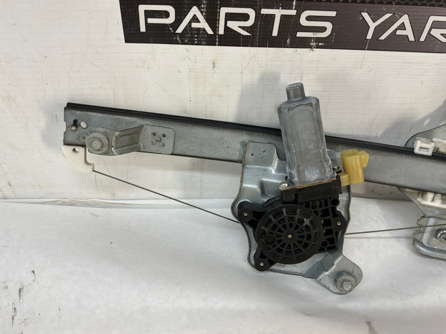 Lh window regulator - Day's Parts Yard