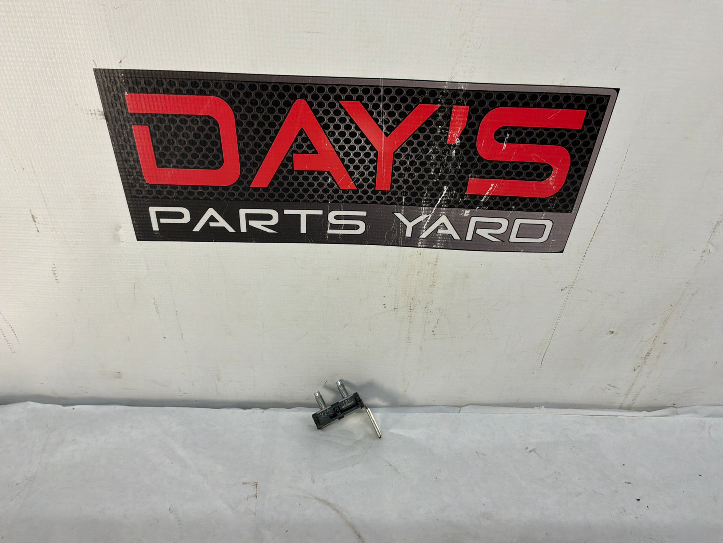2016 Chevy Caprice PPV Jump Starter Post Positive Battery Circuit Fuse OEM