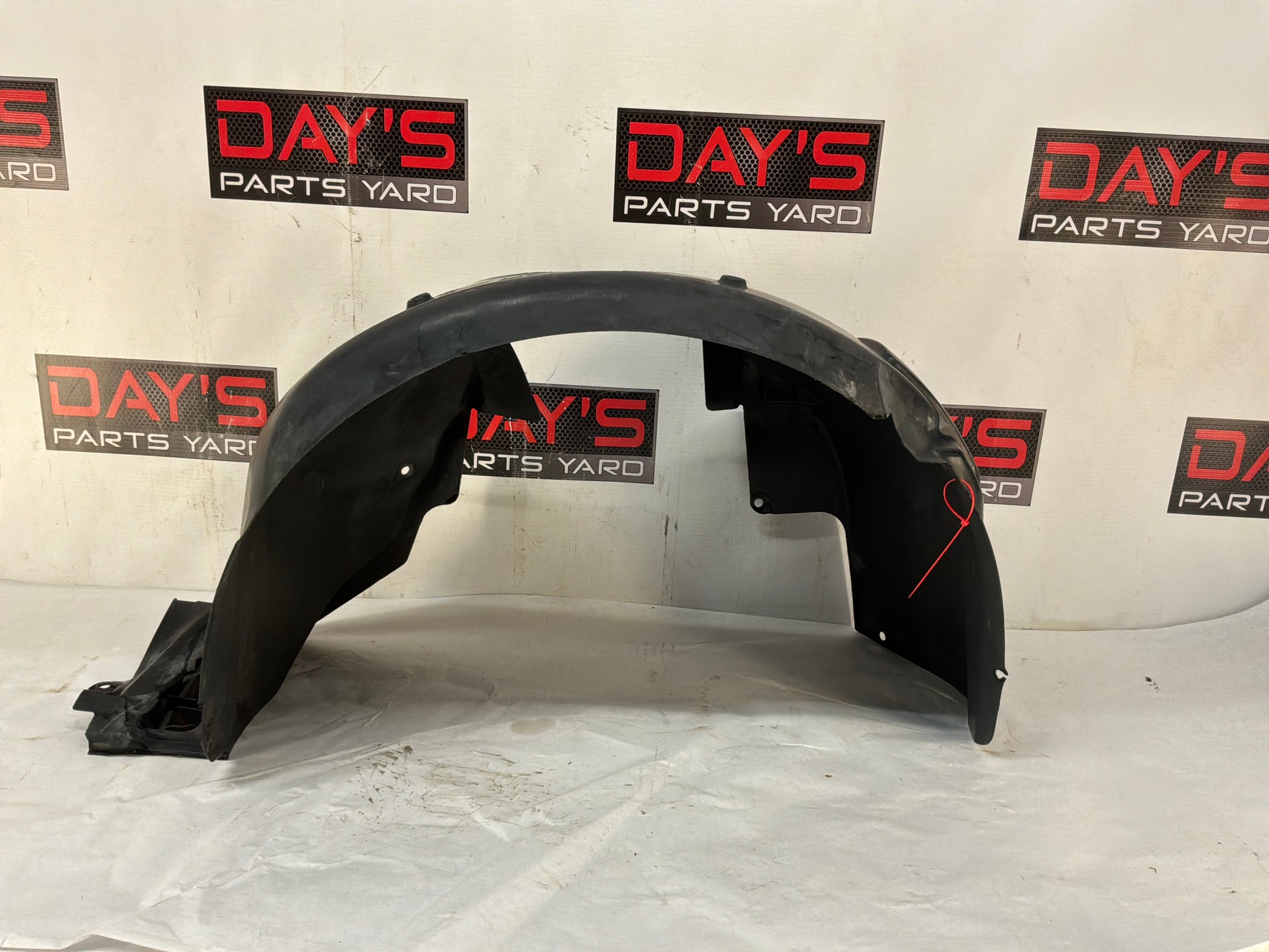 Rh front wheel liner - Day's Parts Yard