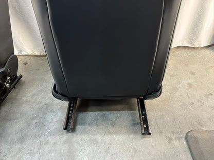 Front seats - Day's Parts Yard