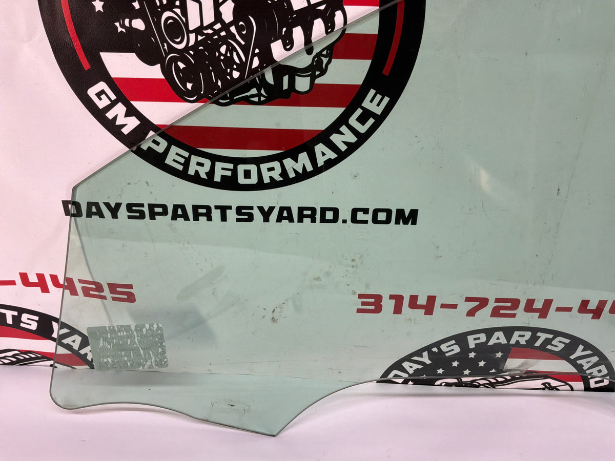 2014 Chevy SS Sedan RH Passenger Front Door Window Glass OEM