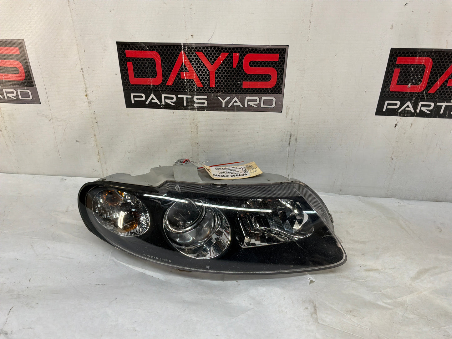2004 Pontiac GTO RH Passenger Head Light Headlight Lamp OEM