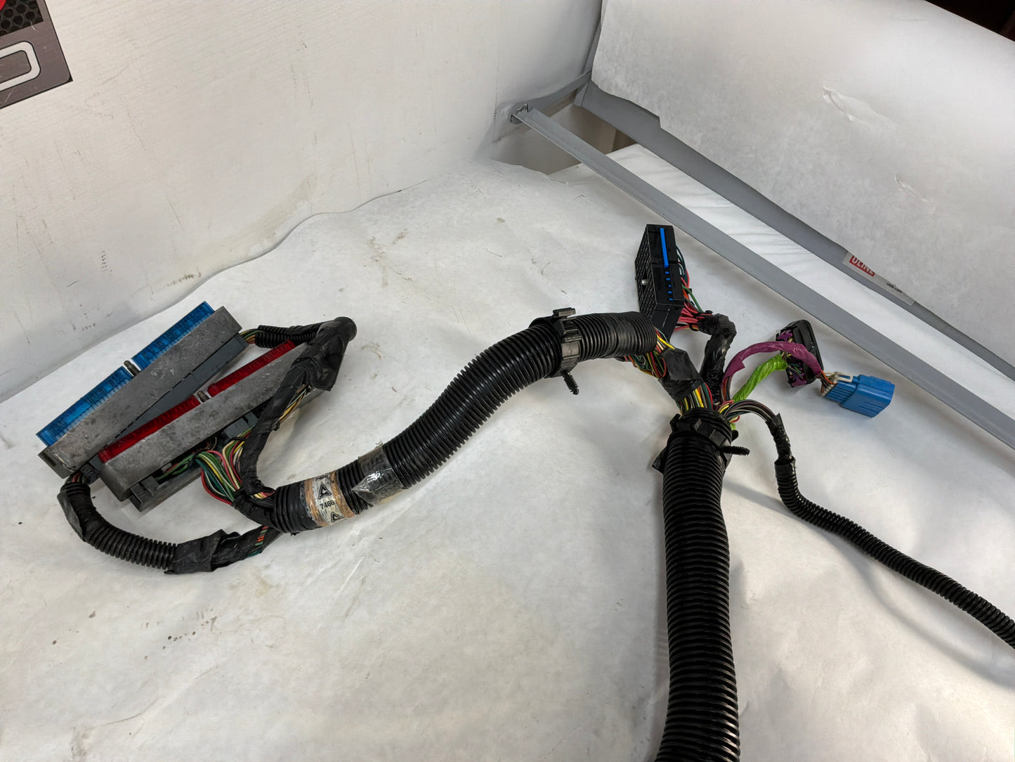 2002 Cadillac Escalade EXT Engine Transmission Wire Wiring Harness OEM