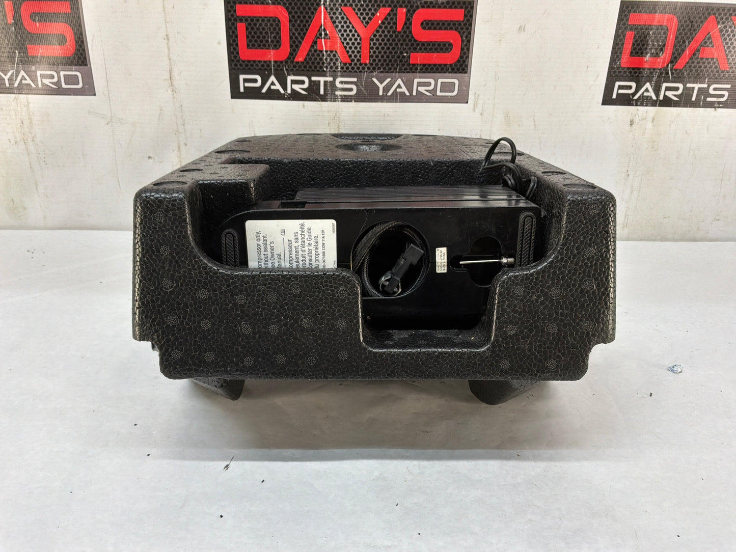 2008 Pontiac G8 GT Complete Tire Air Inflator Compressor Sealant Foam OEM