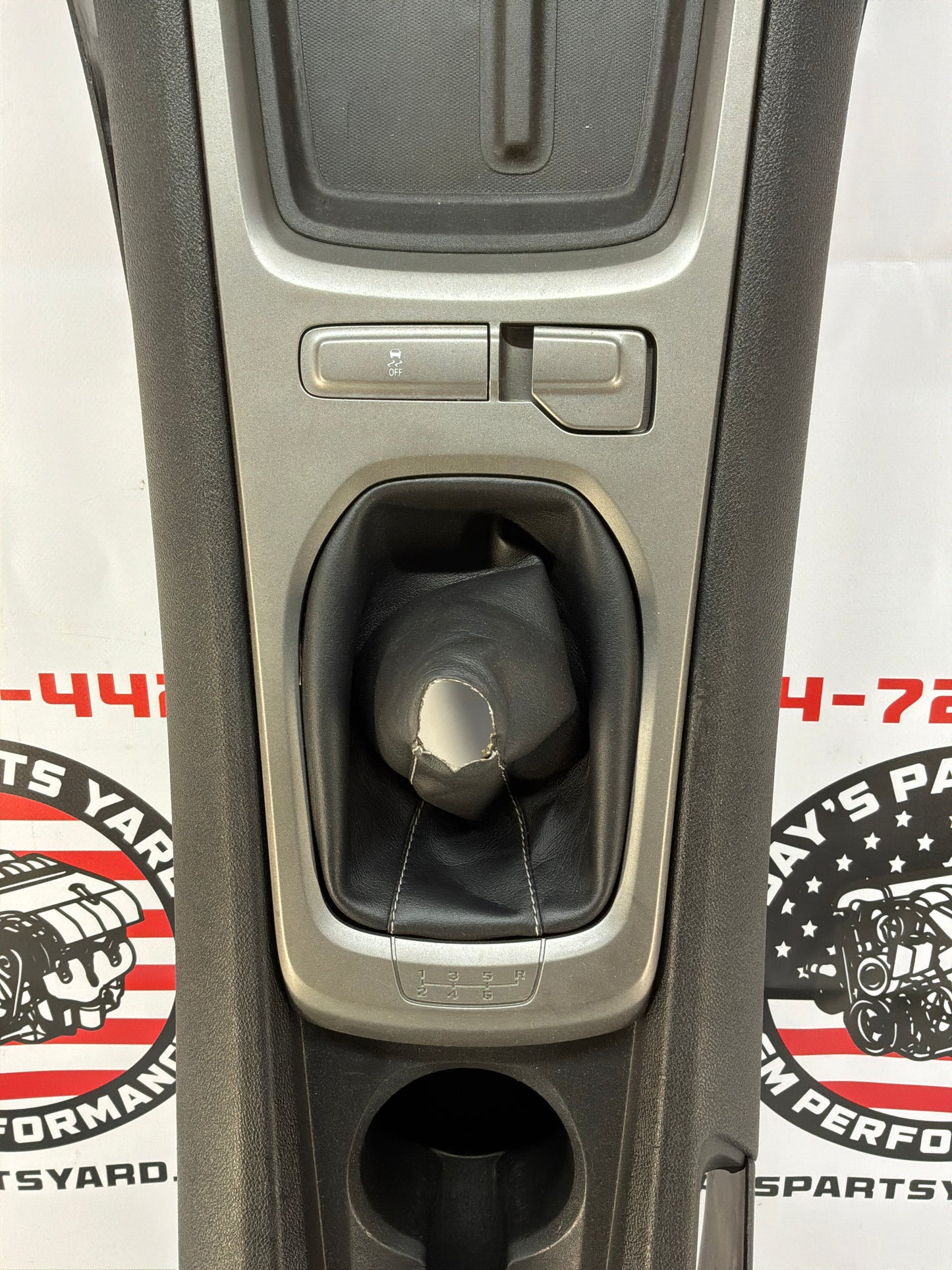 2014 Chevy Camaro SS Manual Transmission Center Console Armrest w/ Boot & Shifter Knob  OEM