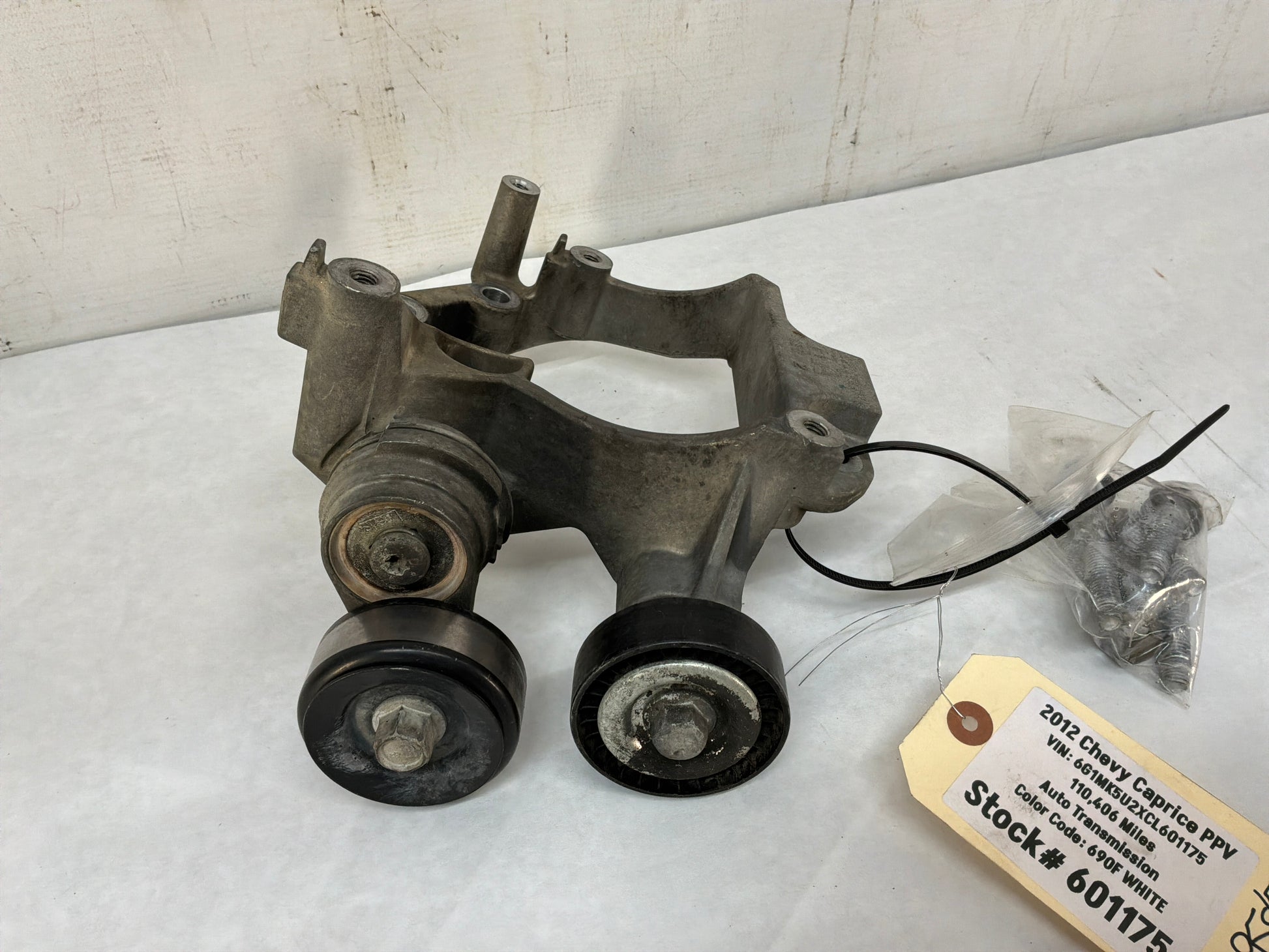 Ac compressor bracket - Day's Parts Yard