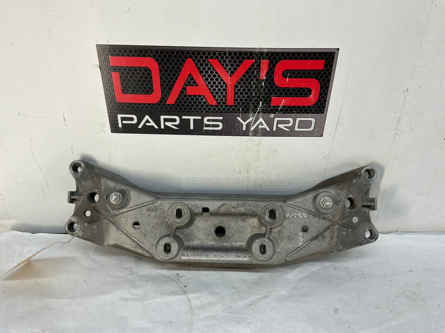 2016 Chevy Caprice PPV 6L80E Automatic Transmission Crossmember Mount Support OEM