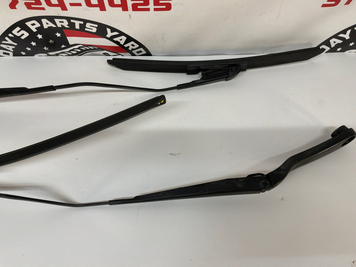 2014 Chevy SS Sedan RH & LH Windshield Wiper Arms Set OEM