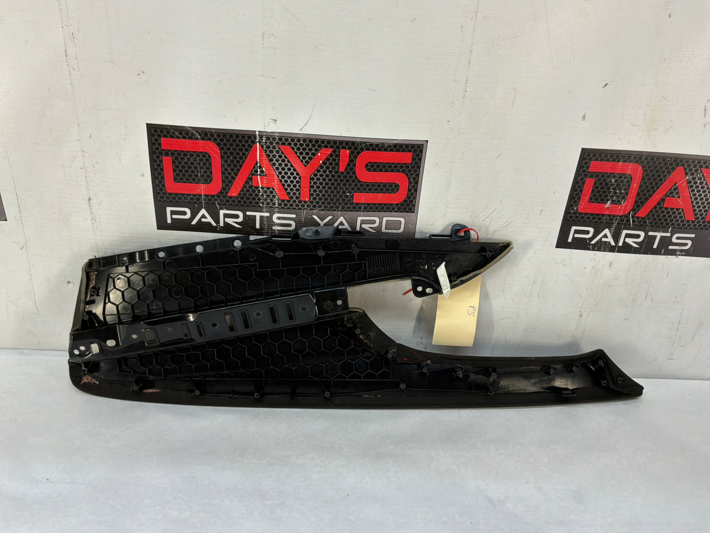Center console trim - Day's Parts Yard